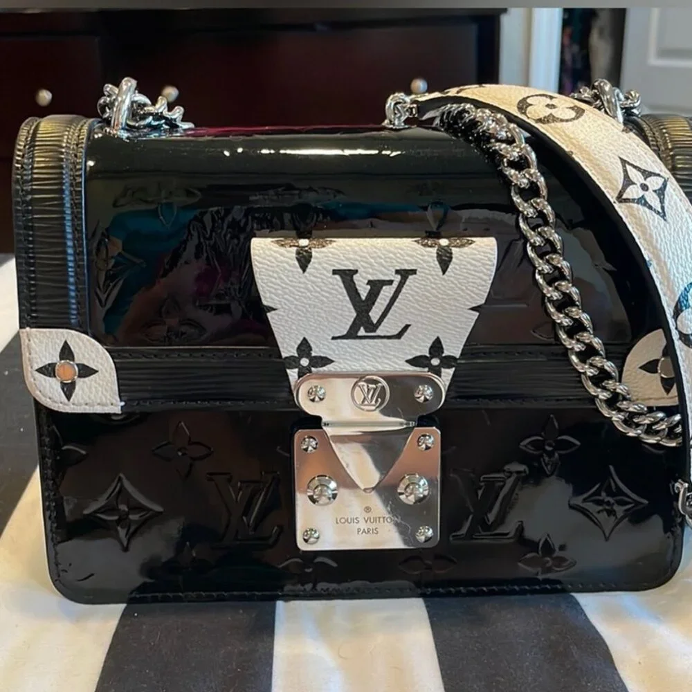 LOUIS VUITTON Vernis Epi Monogram Wynwood Black White and Vernis Card Case